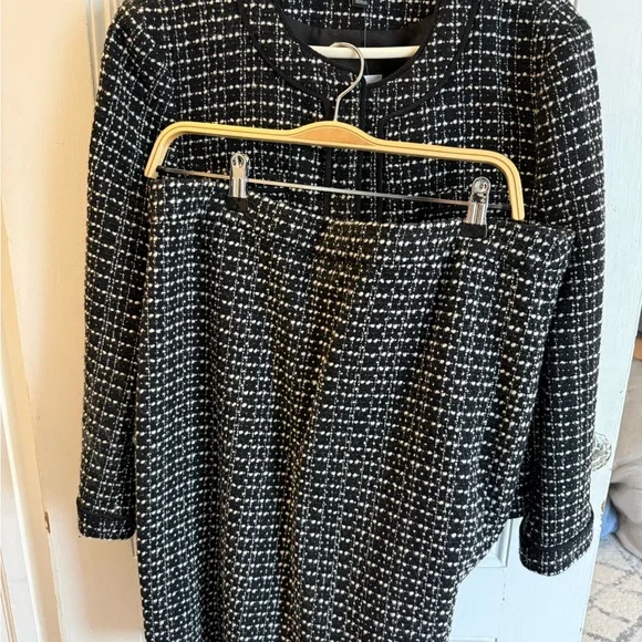 Ann Taylor Black and White Tweed Collarless Blazer and Matching Skirt - Picture 7 of 7